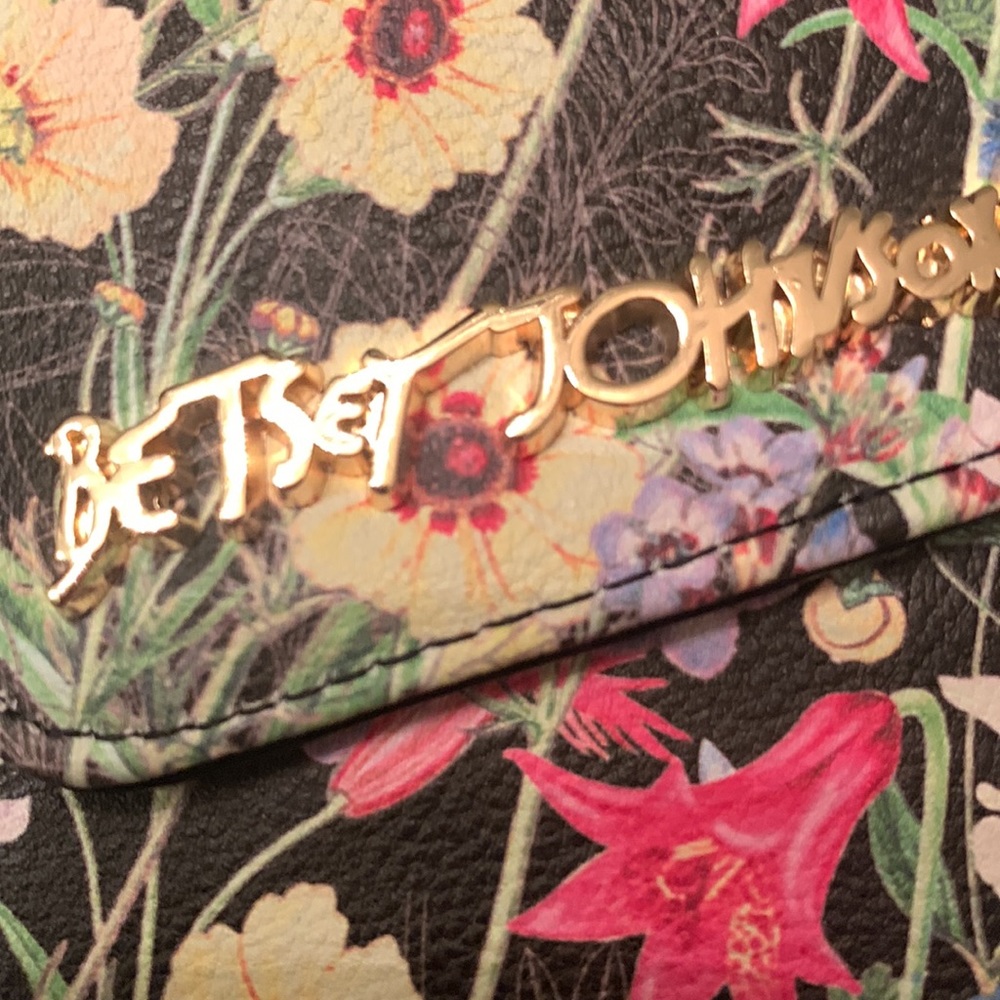 Spring Flowers!! New! Betsey Johnson Beautiful Garden Wallet View 3